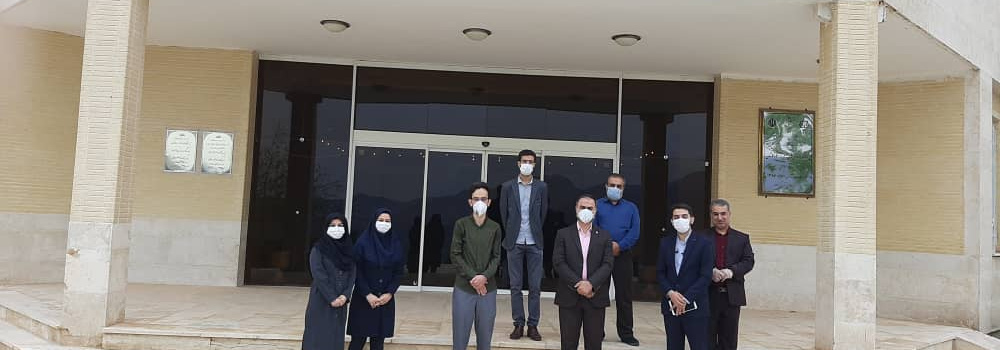 بازدید رئیس دانشکده طب ایرانی دانشگاه تهران، آقای دکتر رضایی زاده و گروه همراه از پژوهشکده اسانس های طبیعی.
