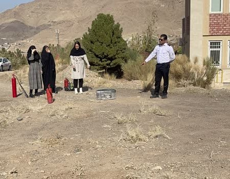 برگزاری مجموعه کارگاه‌های آموزشی ایمنی در آزمایشگاه‌های شیمی (ویژه دانشجویان تحصیلات تکمیلی)